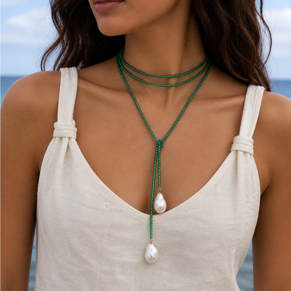 Timeless Emerald Green Beaded Lariat Necklace with Baroque Pearls
